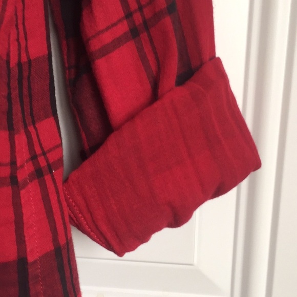 6/$30 (BUNDLE)  GAP RED PLAID LADIES SHIRT SIZE S IN GUC - Picture 4 of 12